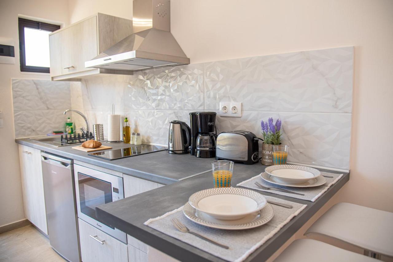 Costas Apartments เมซอนกิ ภายนอก รูปภาพ